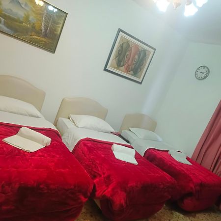 Host Roma Hostel Kültér fotó