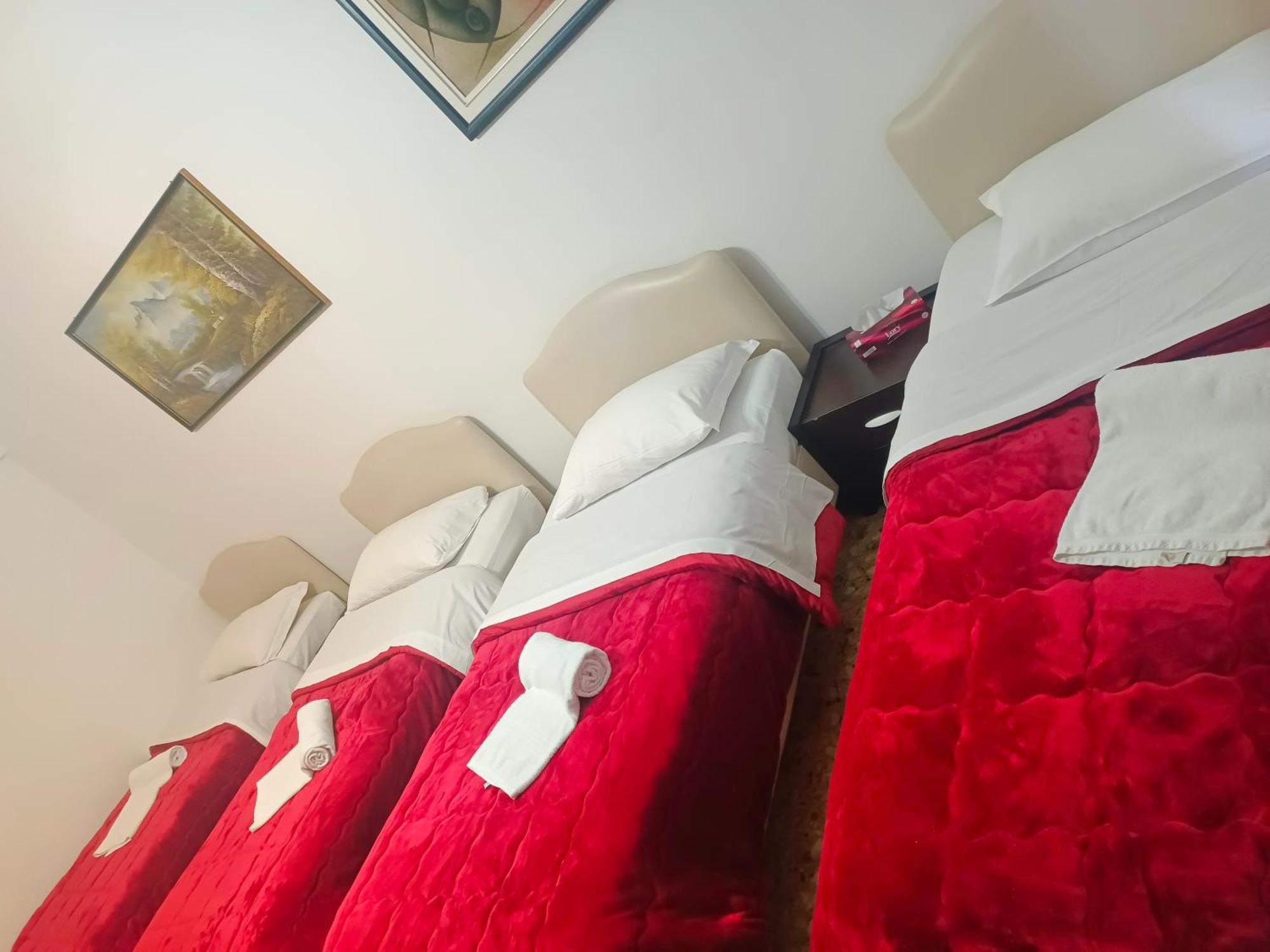 Host Roma Hostel Kültér fotó